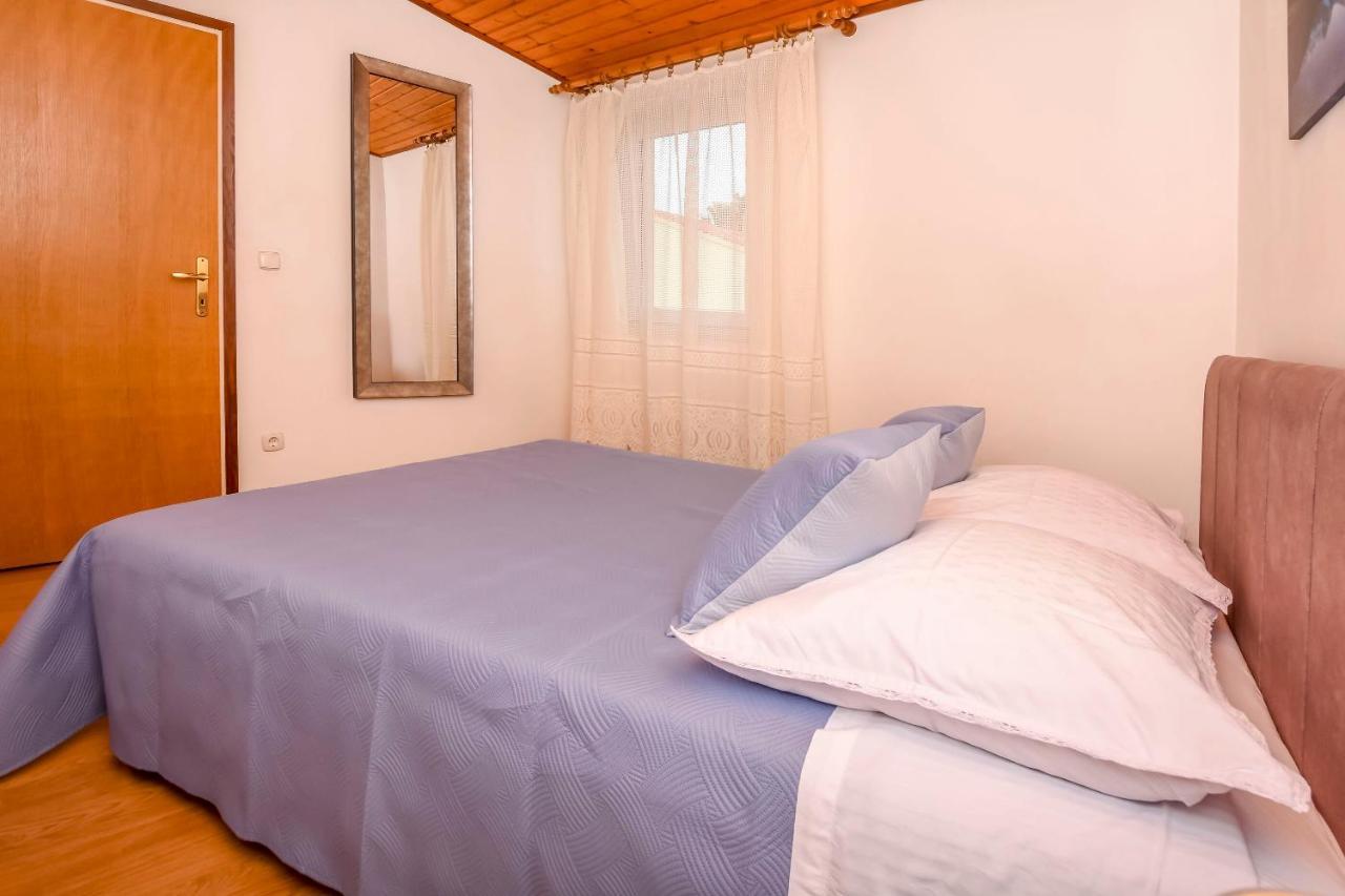 Apartment Mira Primosten Room photo