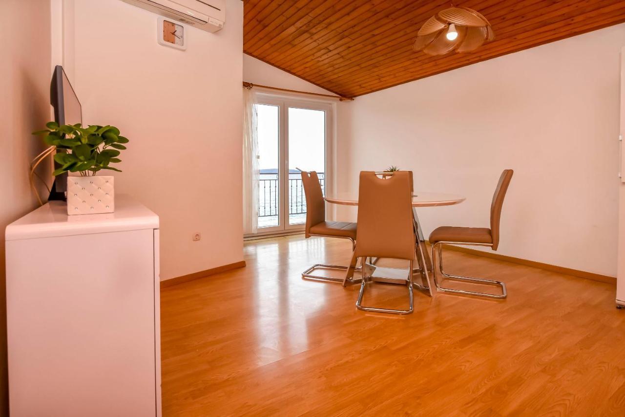 Apartment Mira Primosten Exterior photo